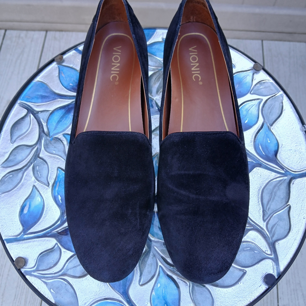 Vionic Women's Classic Black Loafers